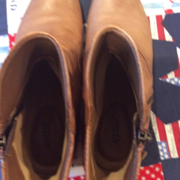 Earth Booties Tan Zip - Picture 5 of 7